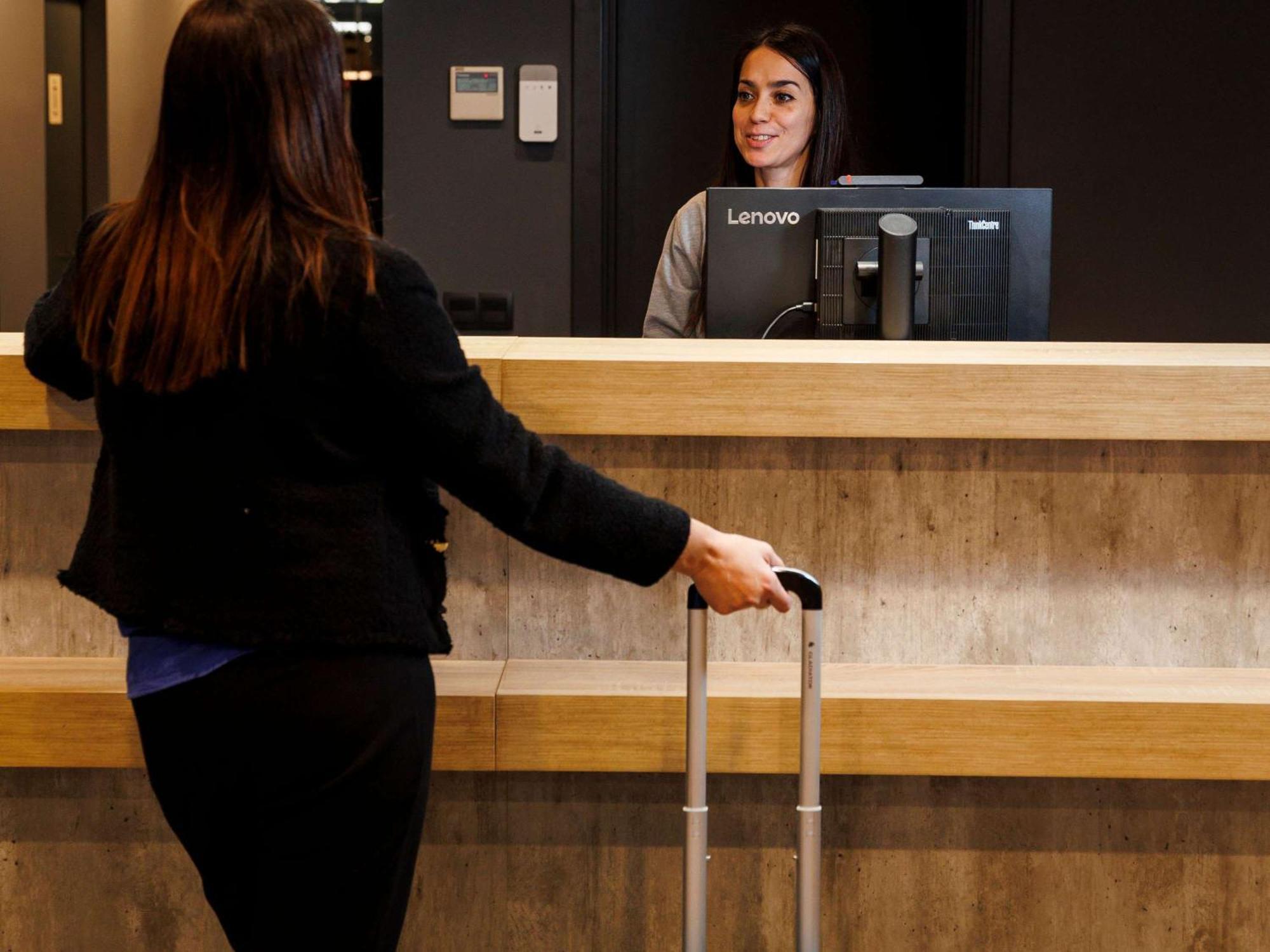 Ibis Budget Logrono Centro Exteriör bild