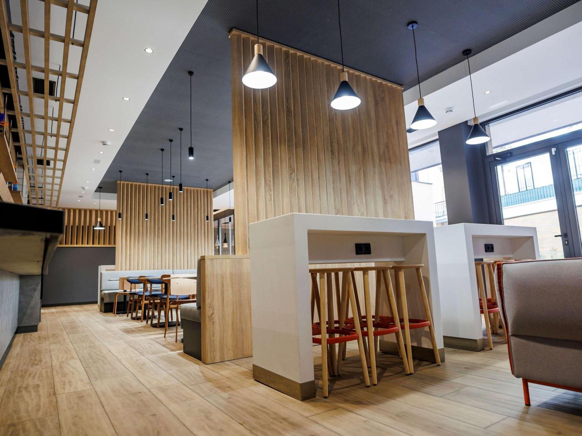 Ibis Budget Logrono Centro Exteriör bild
