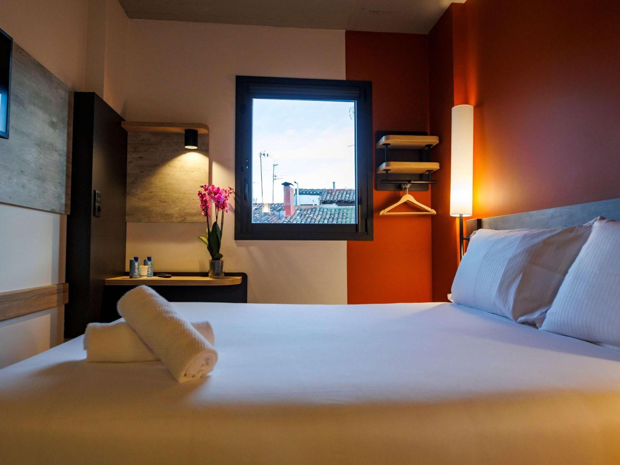 Ibis Budget Logrono Centro Exteriör bild