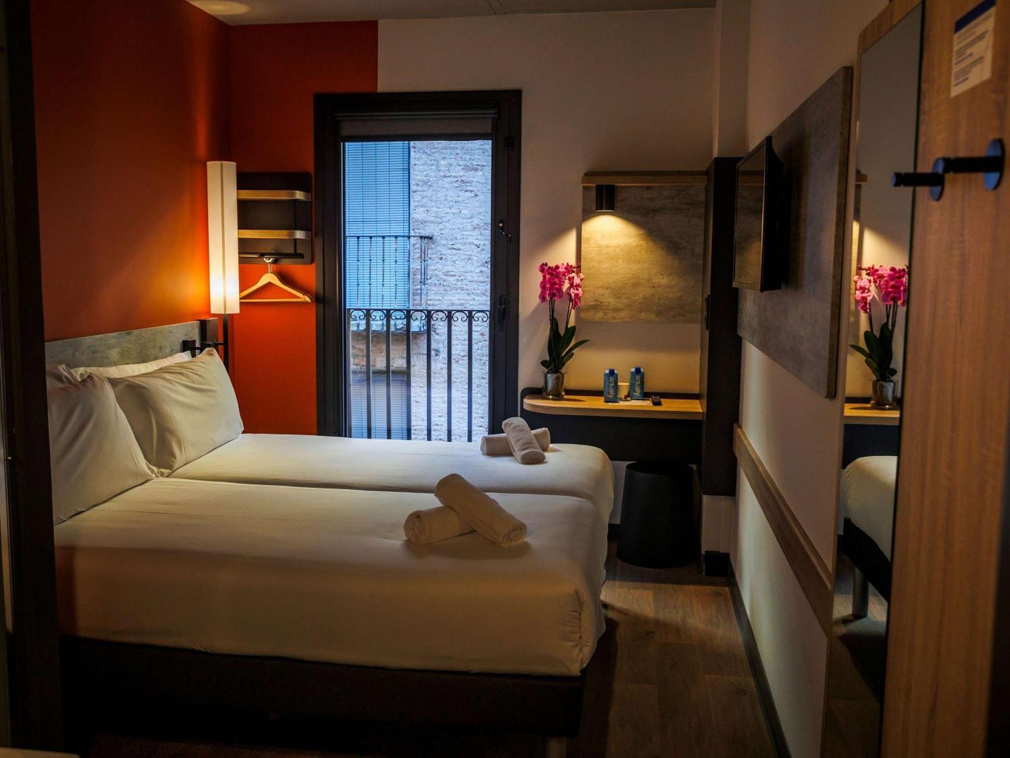 Ibis Budget Logrono Centro Exteriör bild